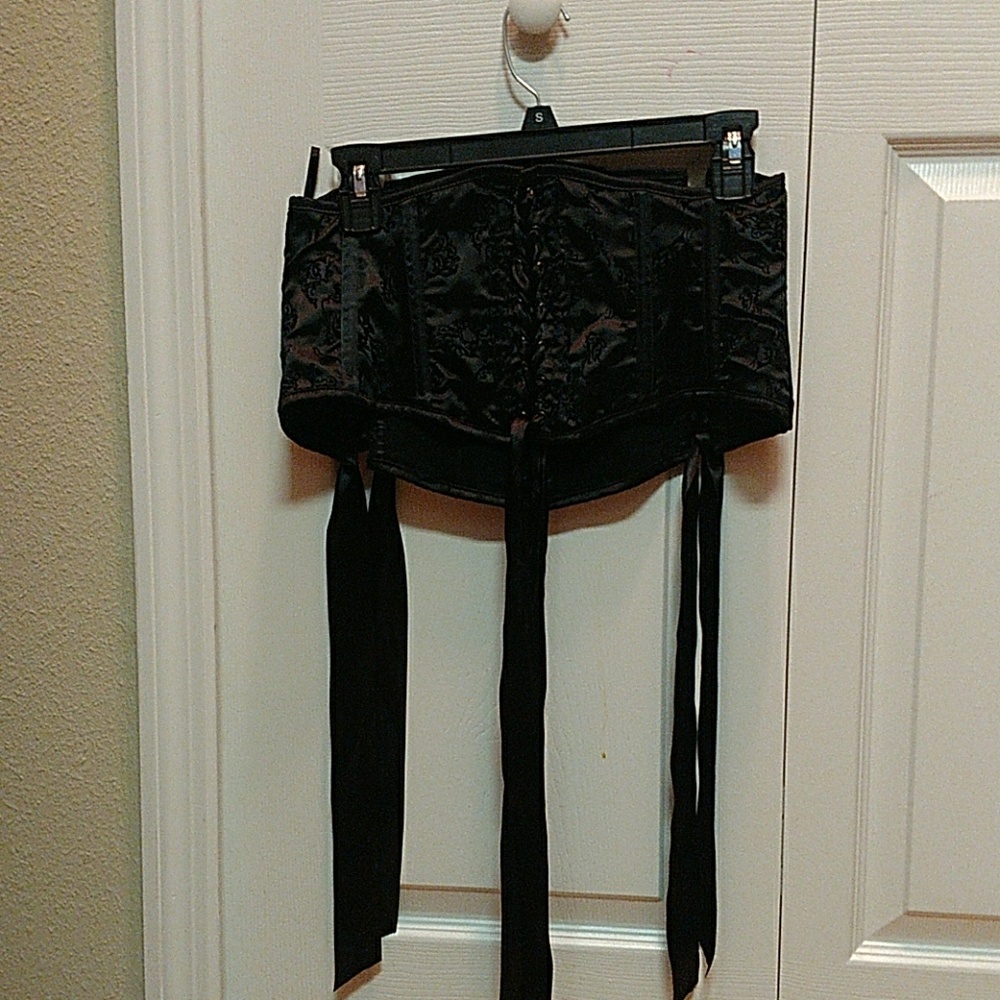 **LAST CHANCE Medium Waist Clinching Corset